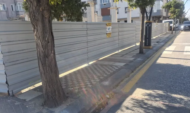 Keşan'da o caddedeki inşaatta kaldırım işgali sona erdi