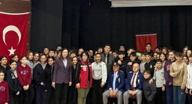 Kıbrıs gazileri Keşan'da öğrencilerle buluştu