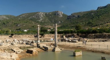 Klaros'ta 3 bin 300 yıllık kehanetin izinde