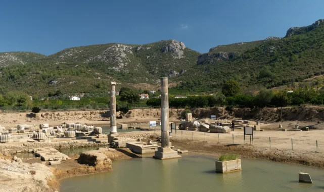 Klaros'ta 3 bin 300 yıllık kehanetin izinde