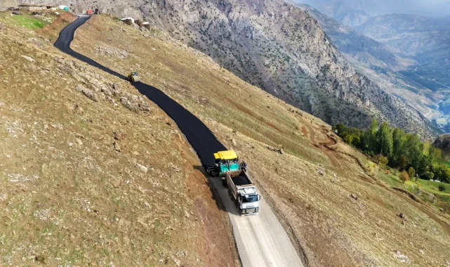 Köy yollarına sıcak asfalt