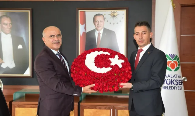 Malatyalı muhtarlardan Başkan Er'e hizmet teşekkürü
