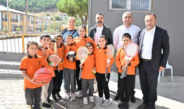 Manisa Büyükşehir'den okulların spor altyapısına takviye