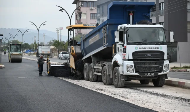 Manisa Büyükşehir'den Soma'da 3 kilometrelik asfalt çalışması