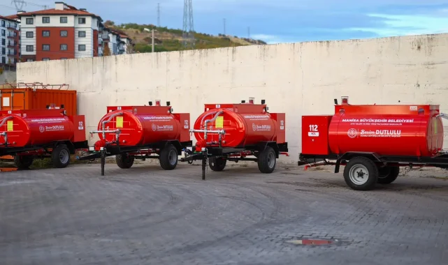 Manisa Demirci'de yangınlara karşı tanker desteği
