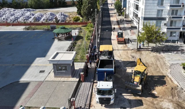 Manisa Kırkağaç'ta 4 bin ton sıcak asfalt çalışması