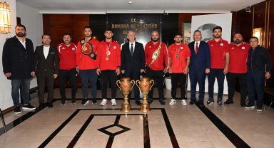 Mansur Yavaş ASKİ spor güreşçilerini ağırladı