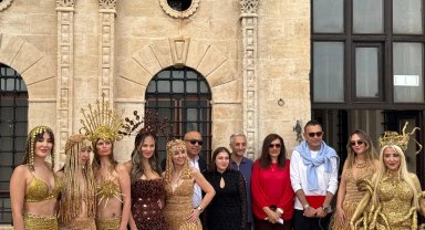 Mardin'in tarihi konaklarında büyüleyen defile