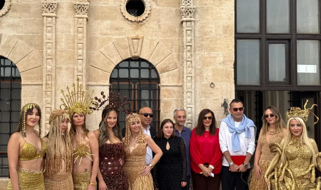 Mardin'in tarihi konaklarında büyüleyen defile