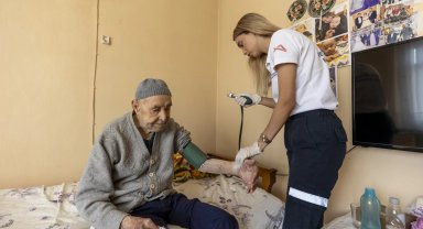 Mersin Büyükşehir evde sağlık hizmetiyle yaralara merhem oluyor
