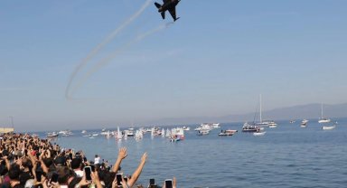 Mudanya'da SoloTürk yoğunluğu... Onlar gökyüzünde süzüldü, trafik kilitlendi
