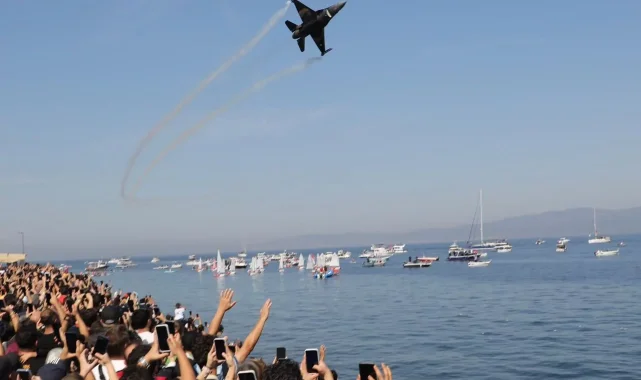 Mudanya'da SoloTürk yoğunluğu... Onlar gökyüzünde süzüldü, trafik kilitlendi