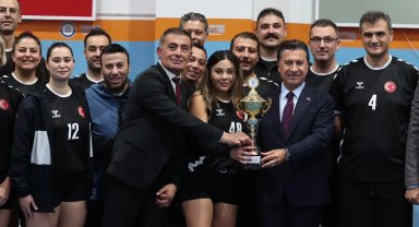 Muğla'da Cumhuriyet Kupası'nda personel sahaya çıktı
