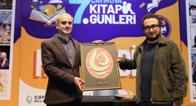 Oytun Erbaş, Çayırovalı sevenleriyle kitap günlerinde buluştu