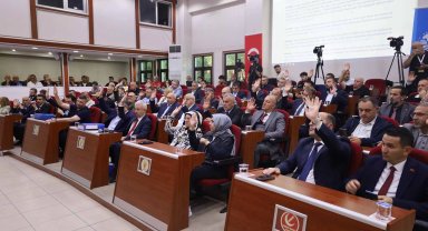 Sakarya Büyükşehir Meclisi'nden tarihi karar! 153 kırmızı dolmuş taksiye dönüşüyor
