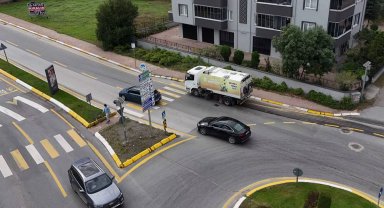 Sakarya yağışın bıraktığı çamur ve tozları temizliyor