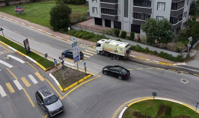 Sakarya yağışın bıraktığı çamur ve tozları temizliyor