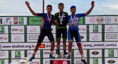 Sakarya'nın genç pedalları 42 madalyayla sezonu taçlandırdı