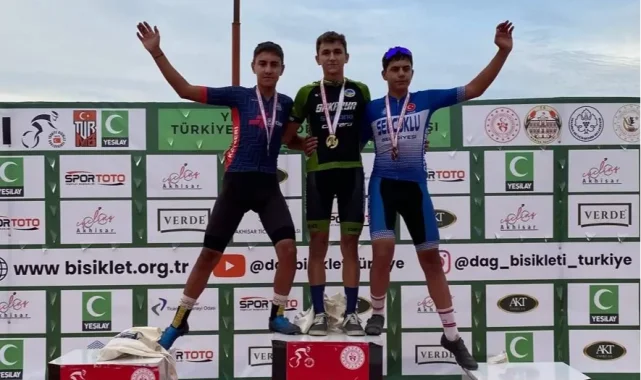 Sakarya'nın genç pedalları 42 madalyayla sezonu taçlandırdı