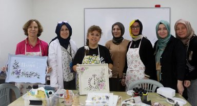 SAMEK'te eski eşyalar sanatla buluşuyor... El emekleri kazanca dönüşüyor