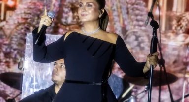 Sibel Can'dan Boğaz'da özel gece