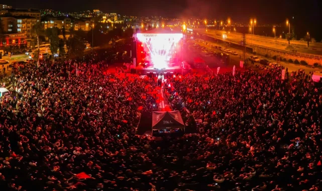 Tuğçe Kandemir Trabzon'da coşturdu