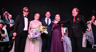 Zeki Müren'in unutulmaz şarkıları Manisa'da yankılandı