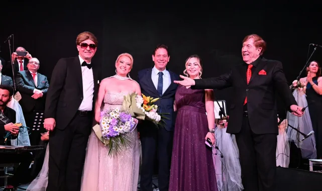 Zeki Müren'in unutulmaz şarkıları Manisa'da yankılandı