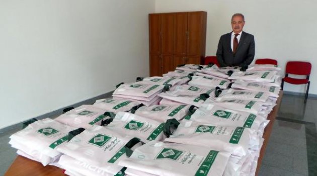 270 yetim çocuk, bayramlık elbiseyle sevindirildi