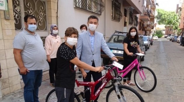 30 yetim ve öksüz çocuk bisikletlerine kavuştu