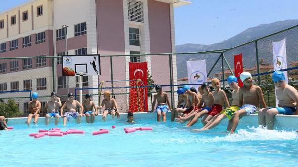 7 Bin Çocuk Yüzme Öğrenecek