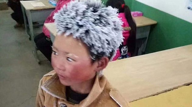 8 Yaşındaki Çocuk Okula Giderken Saçları Dondu