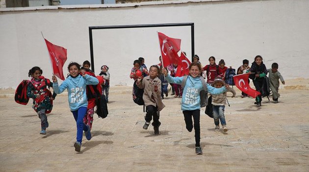 Afrin'de Çocuklar Okulla Buluştu