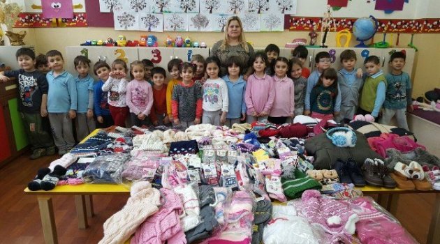 Ağrılı kardeşlerine kışlık giyecek gönderdiler