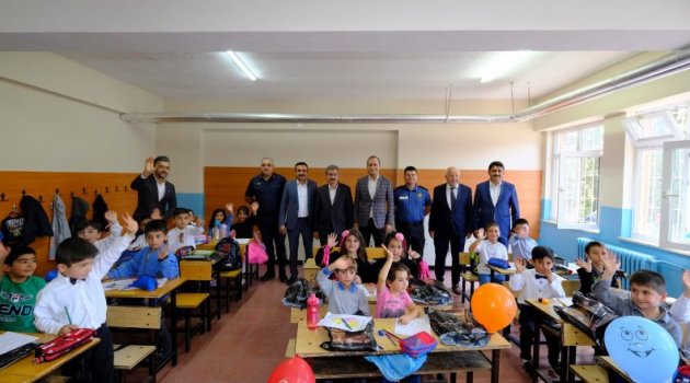 Akdağmadeni’nde çocukların okul heyecanı