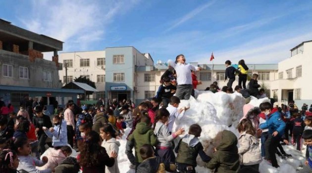 Akdeniz Belediyesinden öğrencileri kar sürprizi