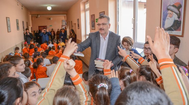 Ali Özkan Çocuklarla Kitap Okuma Etkinliğinde Buluştu