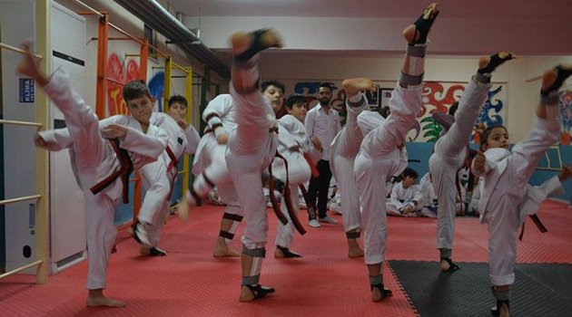 Aliağa’da Geleceğin Şampiyon Tekvandocuları Yetişiyor