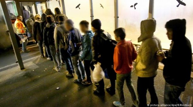 Almanya 300'den fazla çocuk mülteciyi sınırdan geri çevirdi