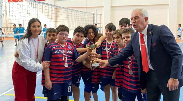 Altınyıldız’dan voleybolda çifte kupa