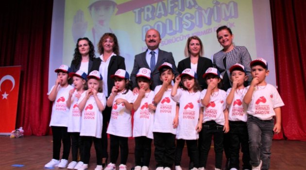 Amasyalı Çocuklar 'Kırmızı Düdük' Çalmaya Devam Ediyor