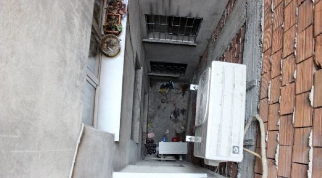 Amdan Sarkan Çocuk Apartman Boşluğuna Düştü