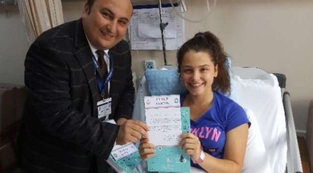 Ameliyat olan çocuklar 'Cesur Çocuk Sertifikası' ile moral buluyor