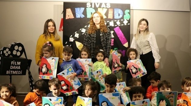 Anaokulu miniklerinin karne heyecanı