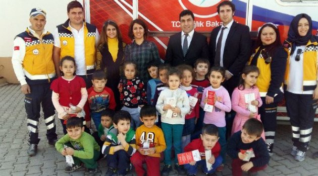 Anaokulu öğrencileri ambulansla tanıştı