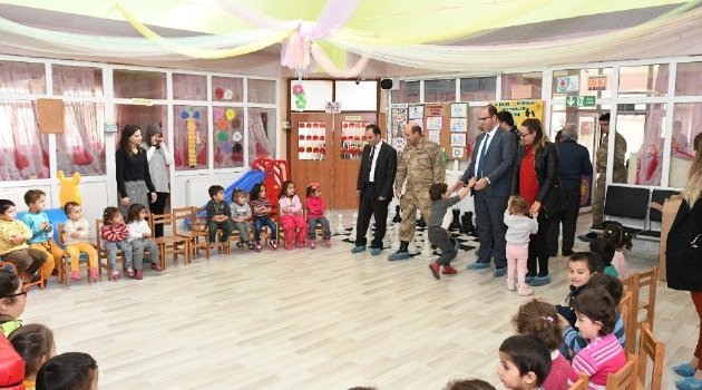 Anaokulu Öğrencileri İngilizce Öğreniyor
