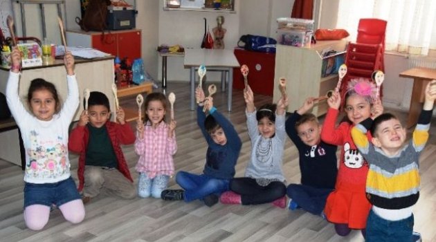Anaokulu Öğrencileri Müzik Ve Ritimle Öğreniyor
