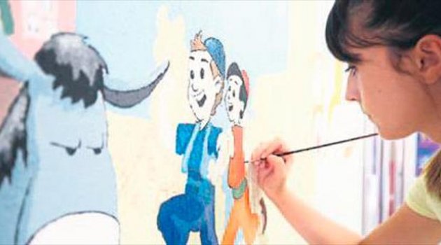 Anasınıfını minikler için boyadılar
