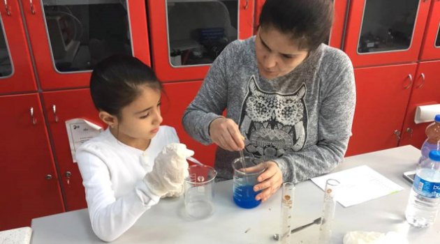 Anne Çocuk Bilime El Attı