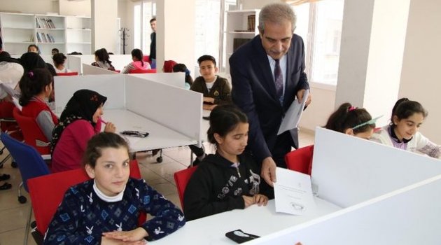 Anneler Ve Çocukları Sınavda Birlikte Ter Döktü